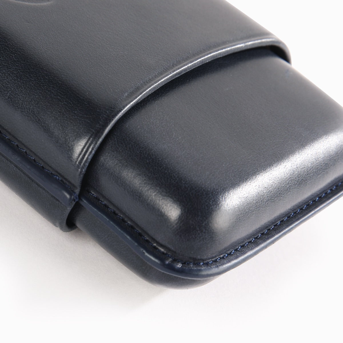 Fuente The OpusX Society OXS Spanischer Nobuk Leather 3 Zigarrenetui Schwarz